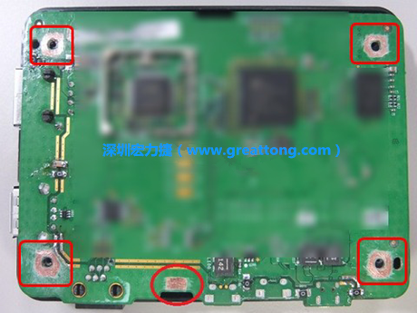 手動去綠漆。使用傳統的刀片去除綠漆后的效果。