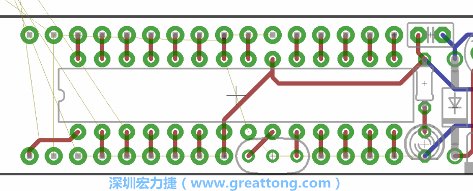 諧振器應擺放在ATmega微控制器的針腳8、9和10旁邊，在共鳴器和微控制器中間的高頻信號線應該要愈短愈好，此外，其它的信號線應該要遠離這個區域且配置在諧振器的下方，這樣做是為了防止不必要的無線電波干擾。