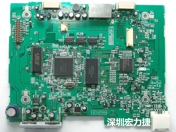 大面積PCB若電子元器件數量多、重量較重，板材強度不夠時容易產生PCB中央部凹陷問題。