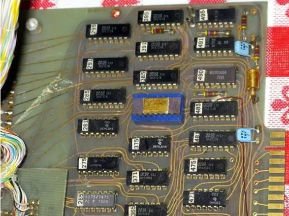 1972年開發的一塊基于Intel 8008的計算機中的印刷電路板。(資源來源：DigiBarn計算機博物館)