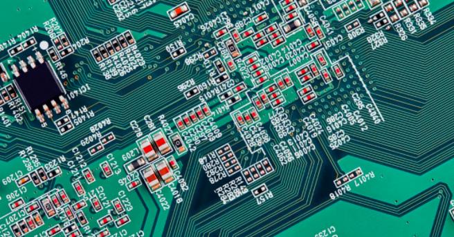 你能在這個復雜的PCB中找到垂直布線嗎？反正我不能